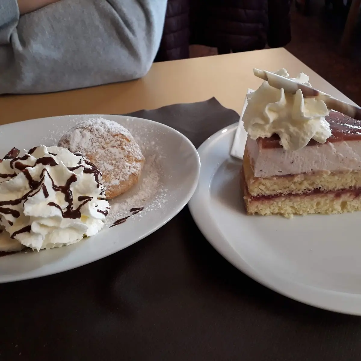 Eismarillenknödel U Erdbeertorte