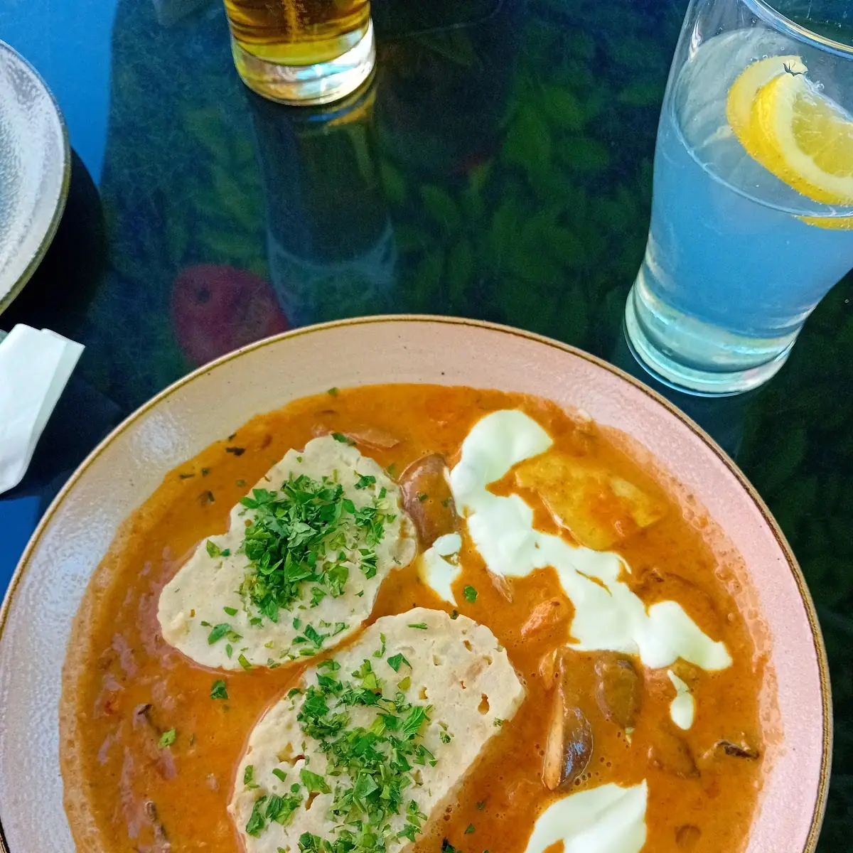 Schwammerlgulasch Mit Eierschwammerl Und Serviettenknödel