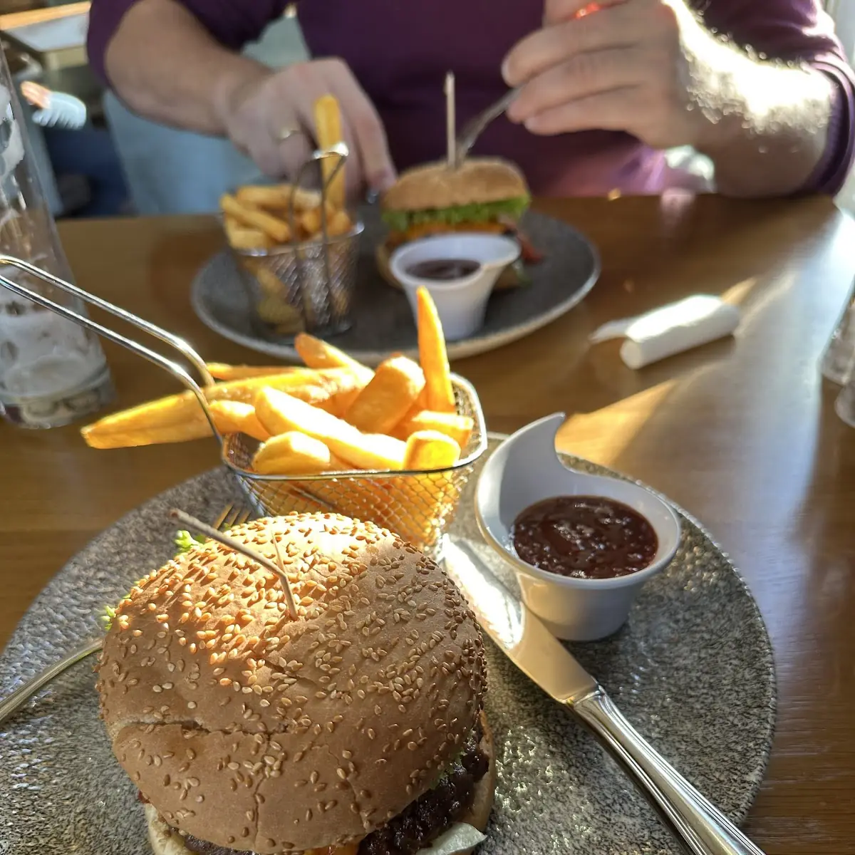 Burger Mit Pommes Frites