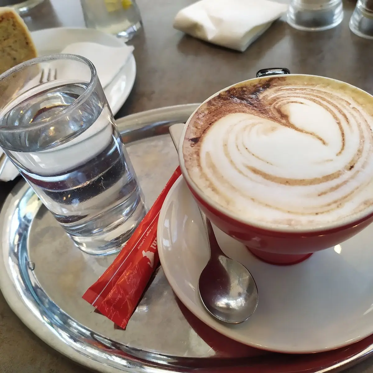 Cappuccino Mit Nusstorte