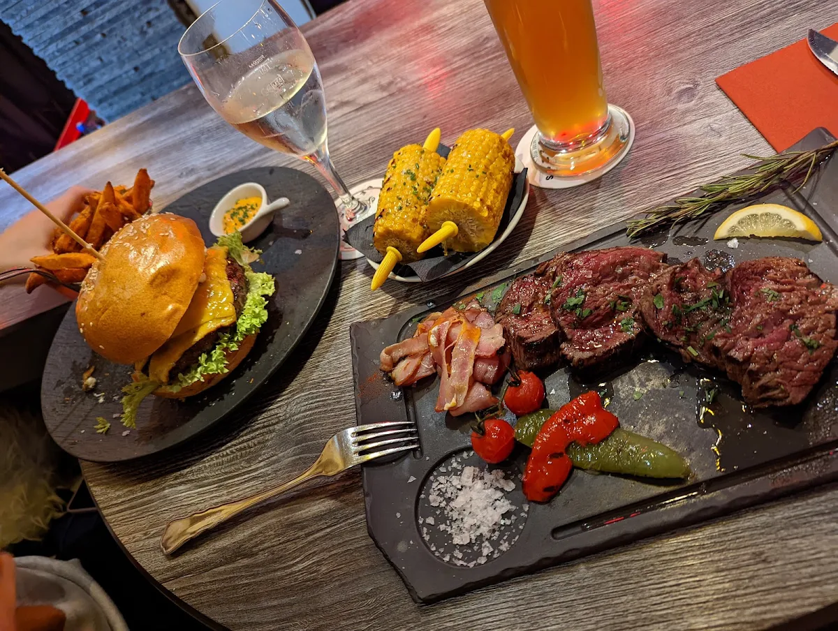 250g Filet Steak Wagyu Burger Sweet Potato Fries Maiskolben