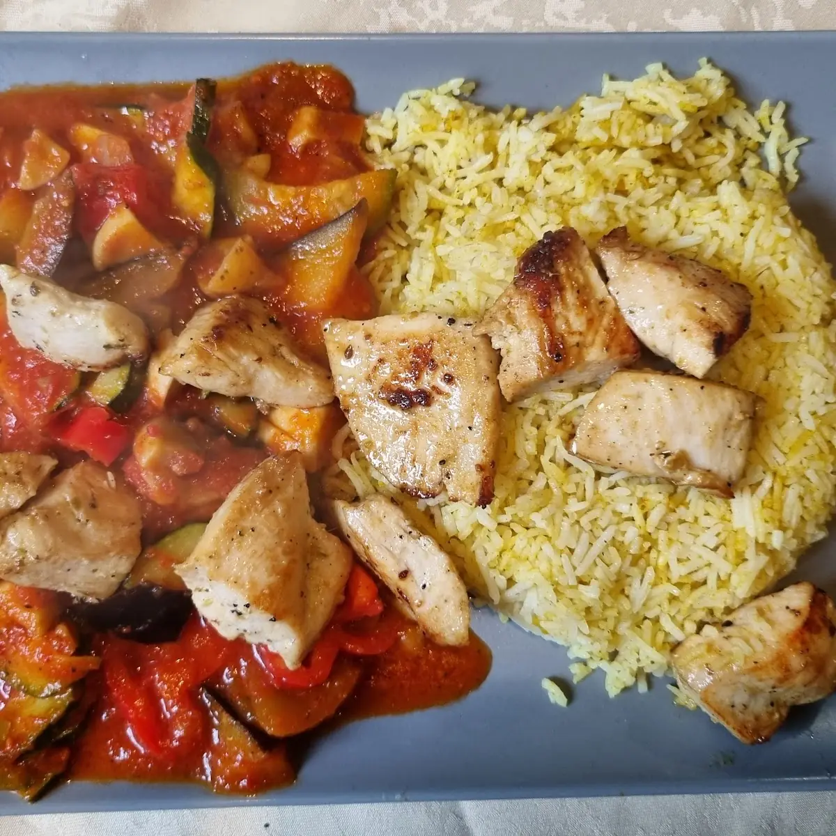 Hühnerspieß Mit Gemüse Und Reis