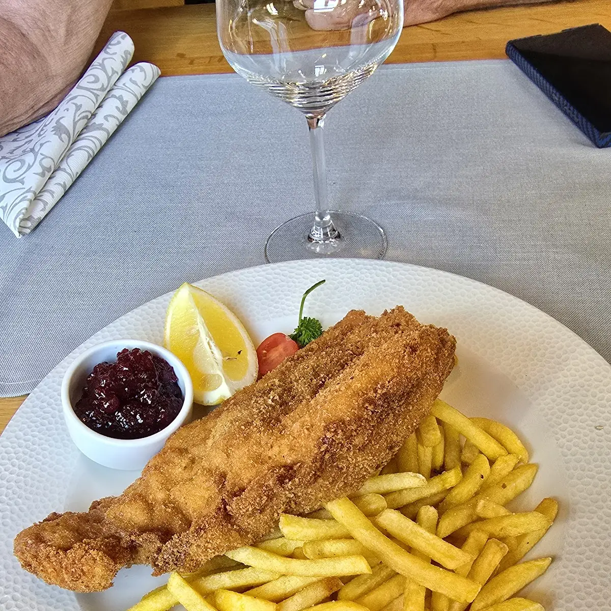 Schnitzel Mit Pommes