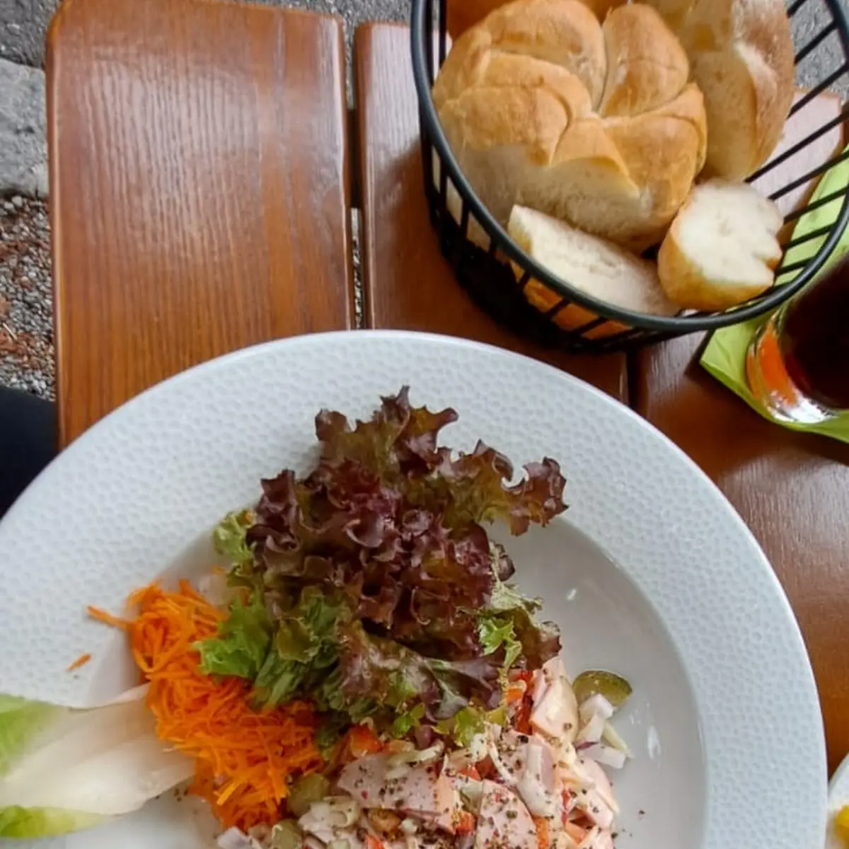 Wurstsalat Mit Bergkäse Und Brot