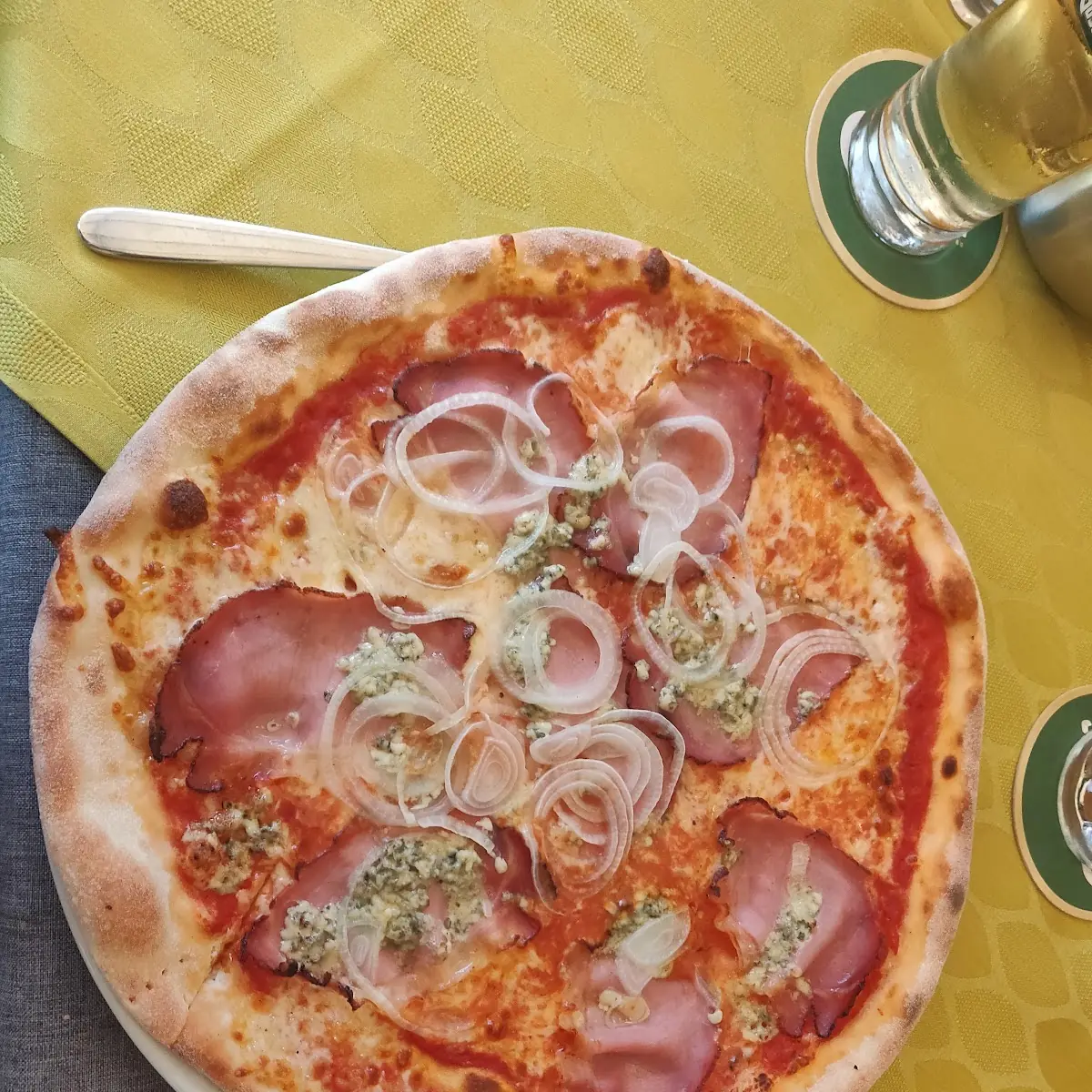 Pizza Tirolese