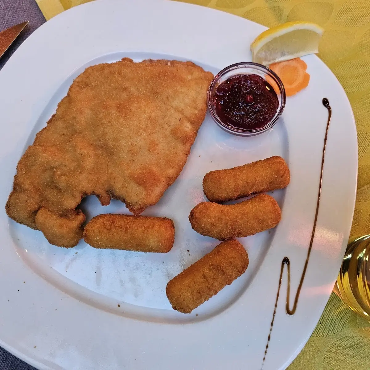 Wiener Schnitzel Mit Kroketten