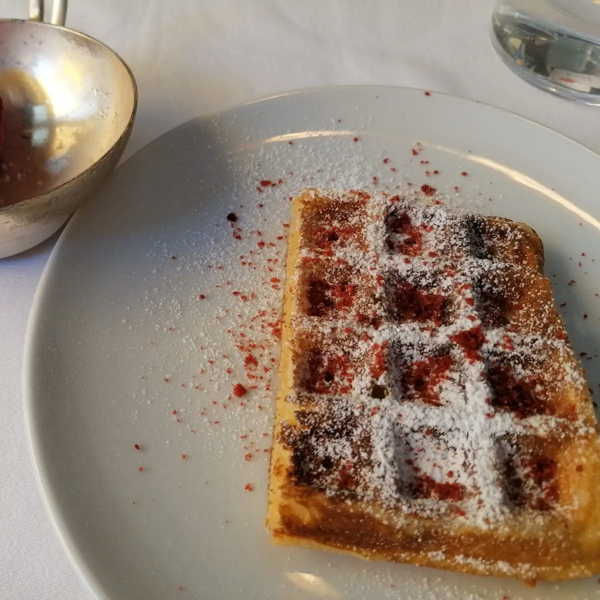 Waffel Mit Johannisbeersorbet