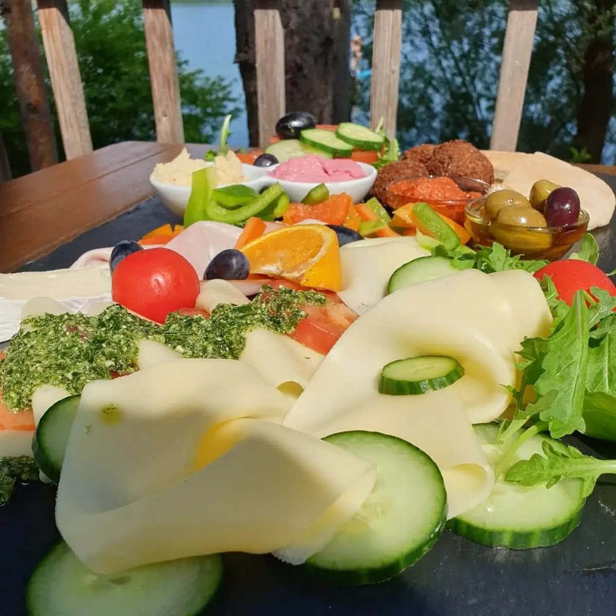 Frühstücksplatte Mit Falafel Humus Oliven Gemüse Vegane Variante