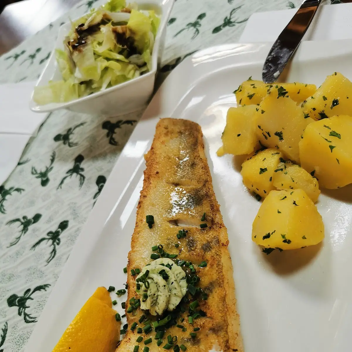 Gebratene Forelle Mit Petersilie Kartoffeln