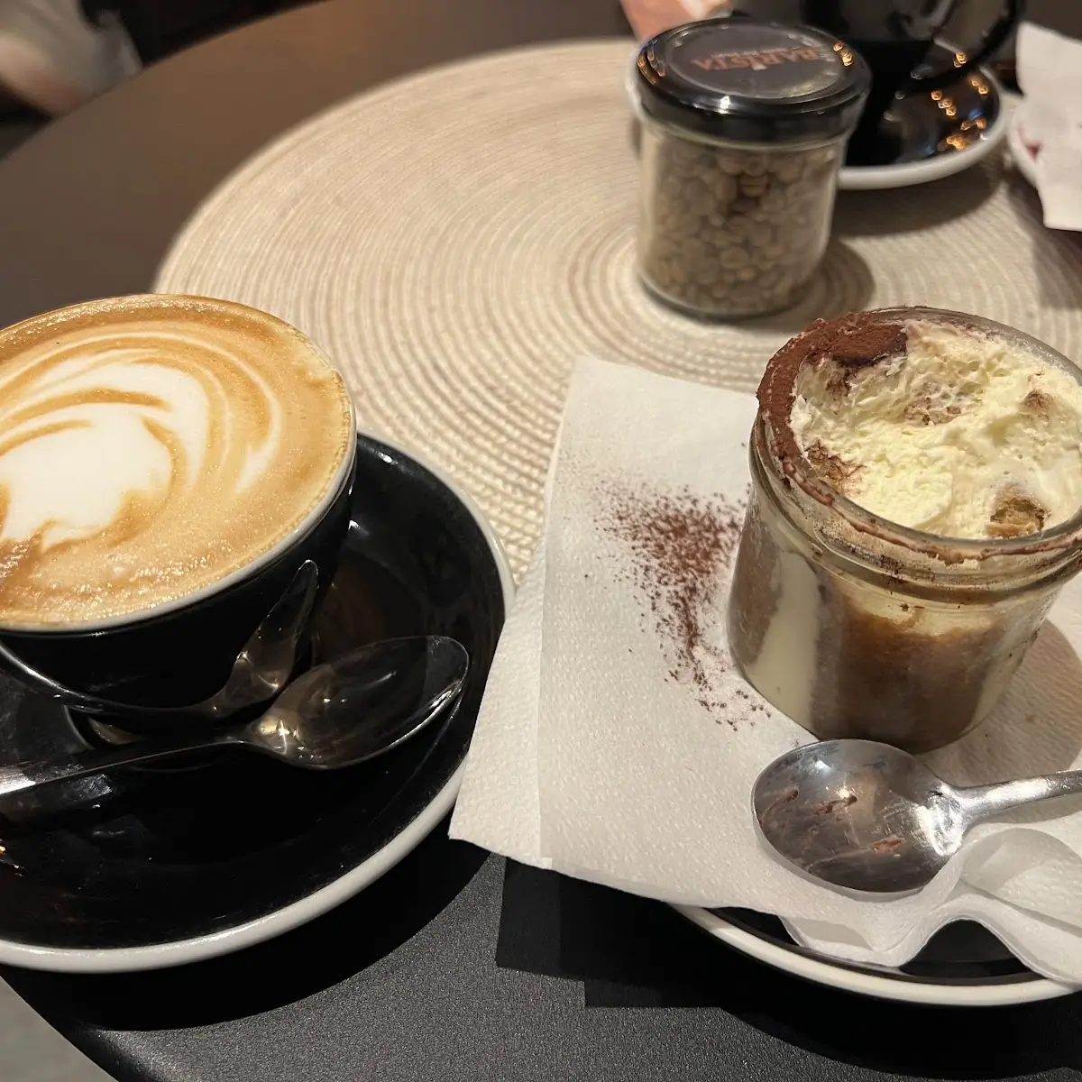 Cappuccino Mit Tiramisu