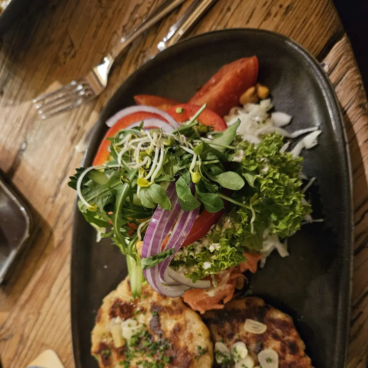 Kaspressknödel Mit Salat