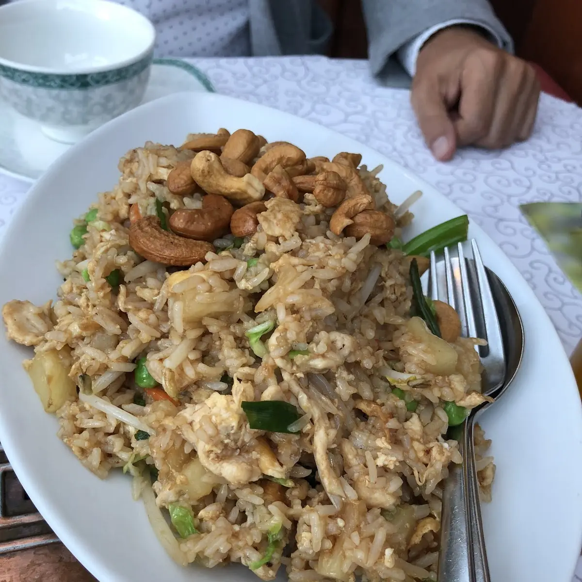 Hühnerfleisch Mit Gebratenem Reis Und Cashew-kernen