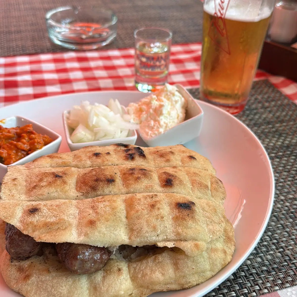 Pljeskavica Mit Brot