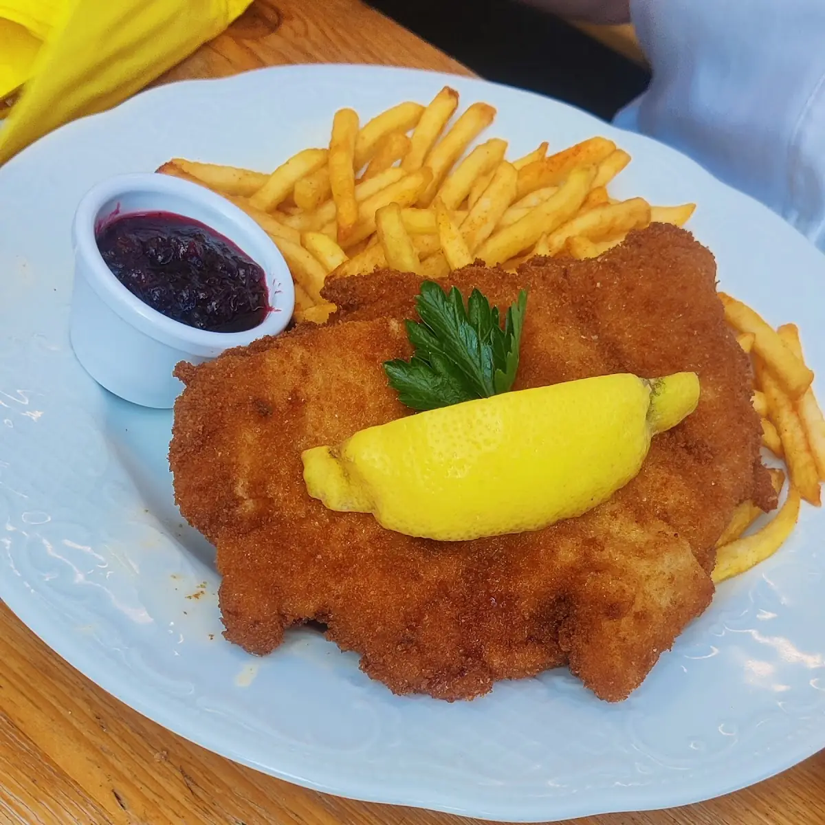 Schnitzel Wiener Art Mit Pommes