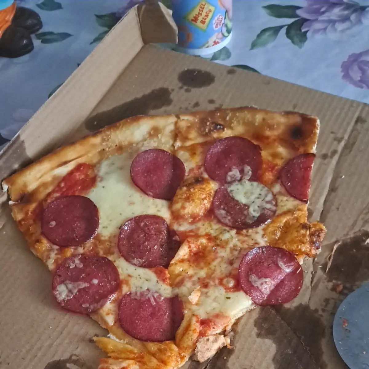Salami Pizza Mit Knoblauch
