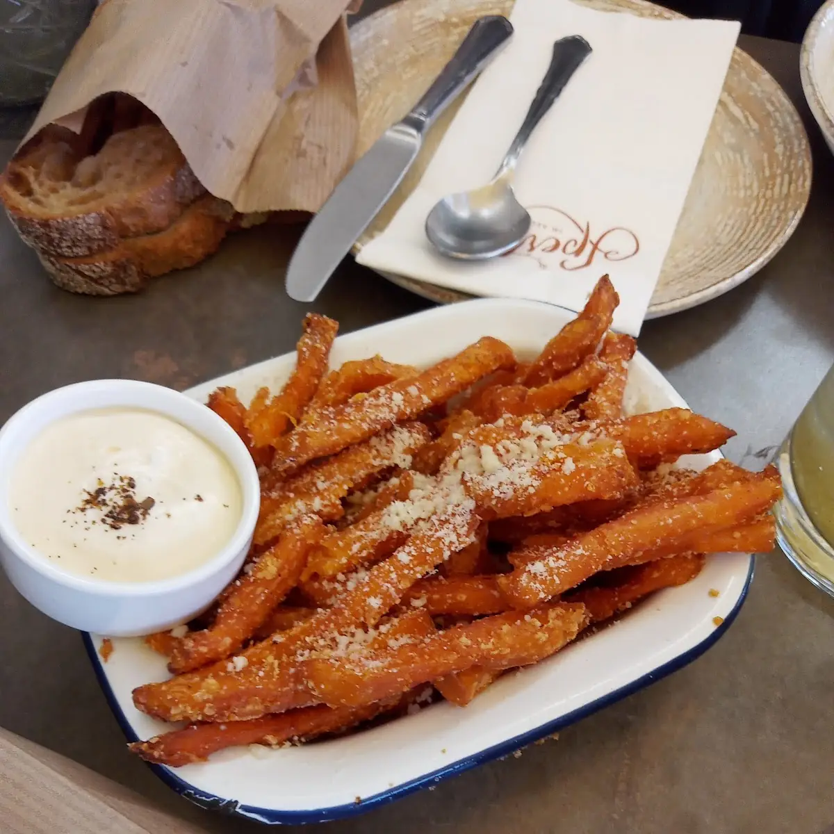 Süßkartoffelpommes