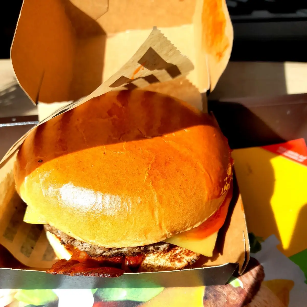Signature Bacon & Cheese Burger Mit Pommes Frites