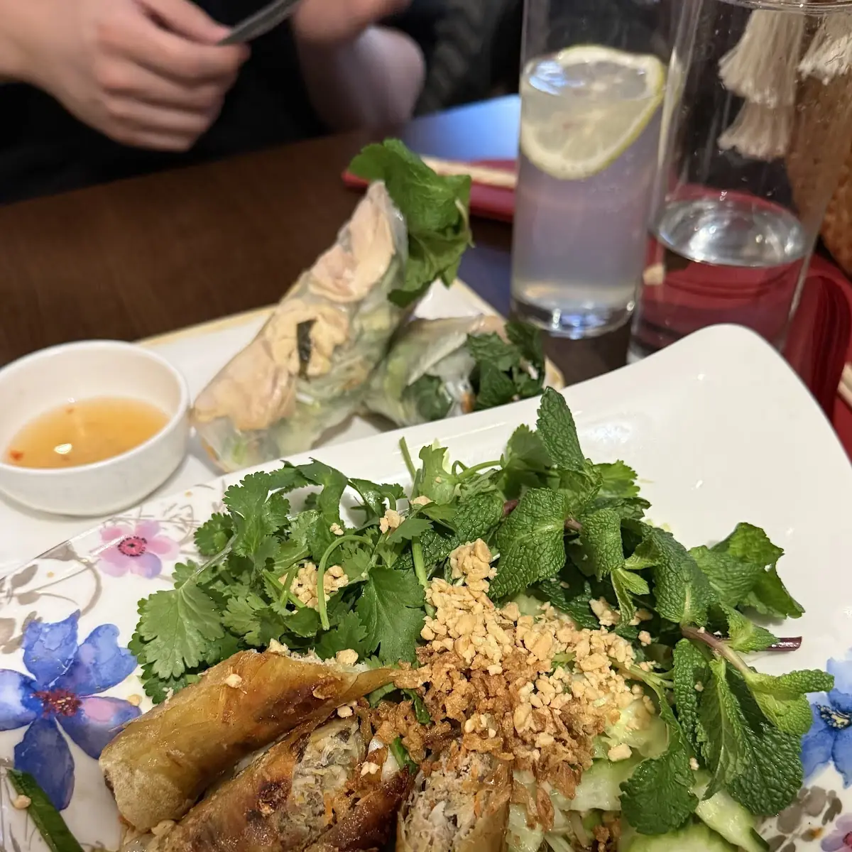 Bo Mit Rind Und Frühlingsrollen