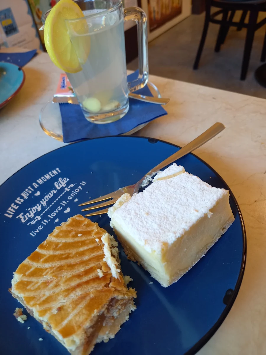 Topfenkuchen Und Apfelkuchen