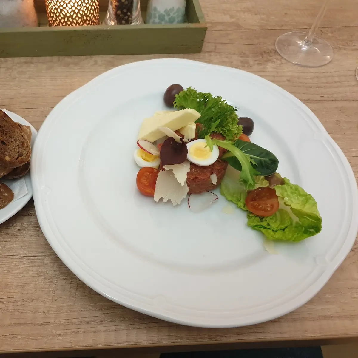 Beef Tatar Mit Nussbrot