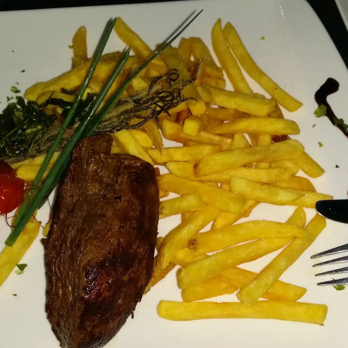 Filetsteak Mit Pommes