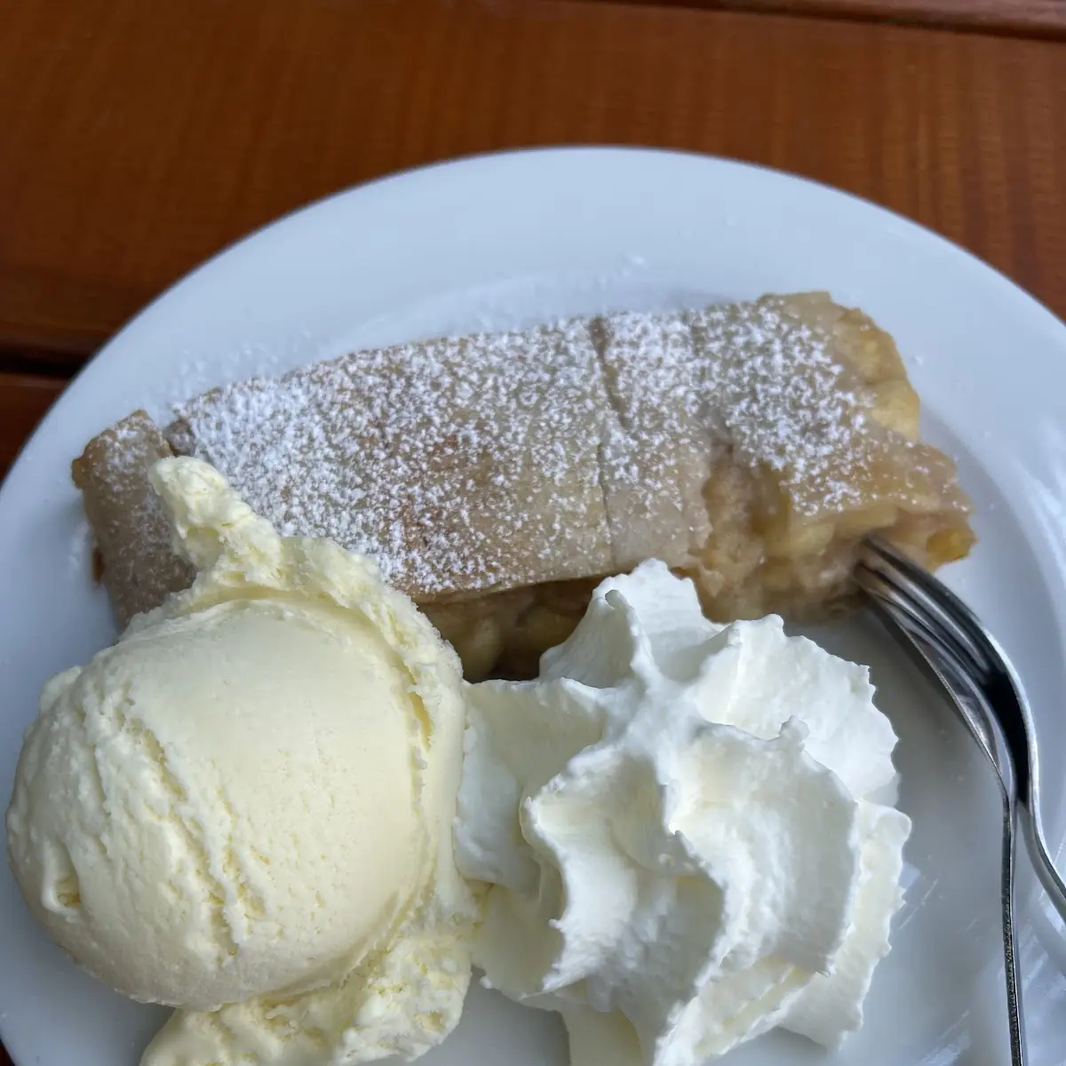 Apfelstrudel Mit Eis
