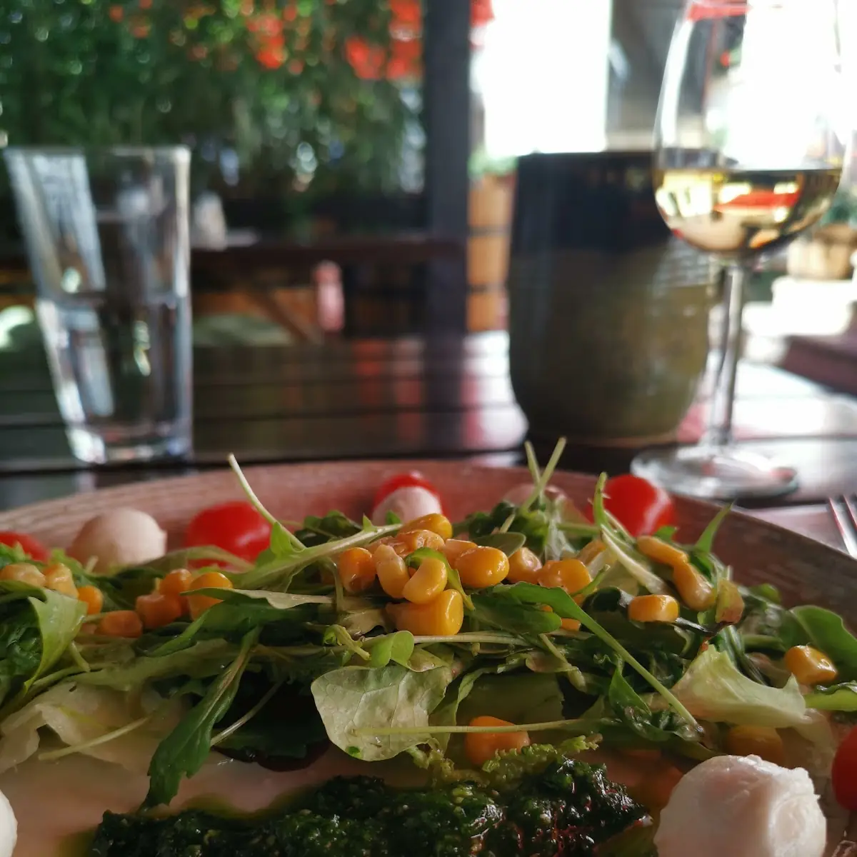 Mozzarella Mit Kräuterpesto Und Tomaten