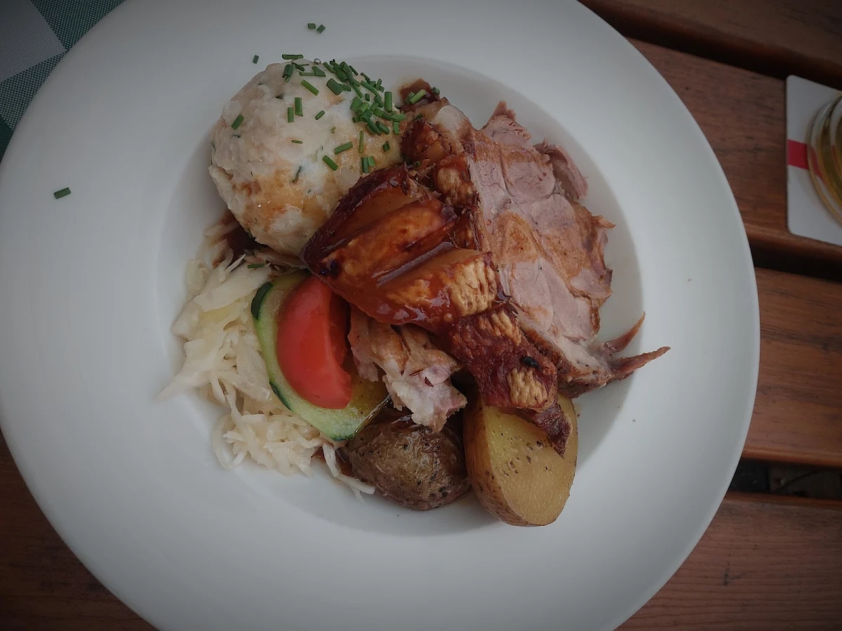 Schweinebraten Mit Kraut Und Knödel