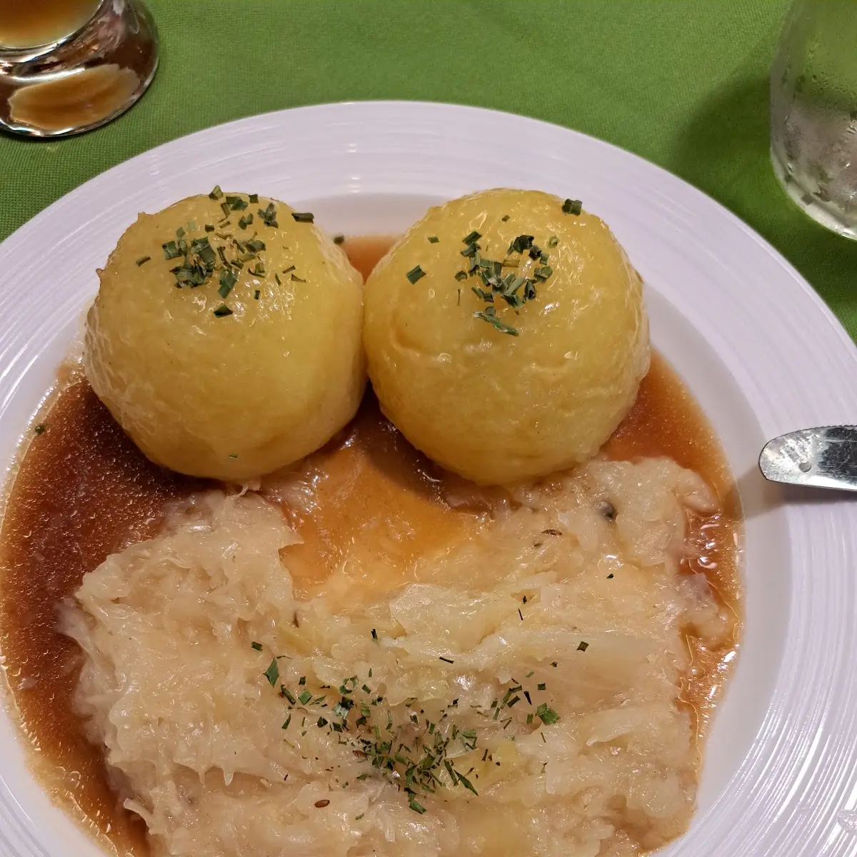 Fleischlnödel Mit Sauerkraut