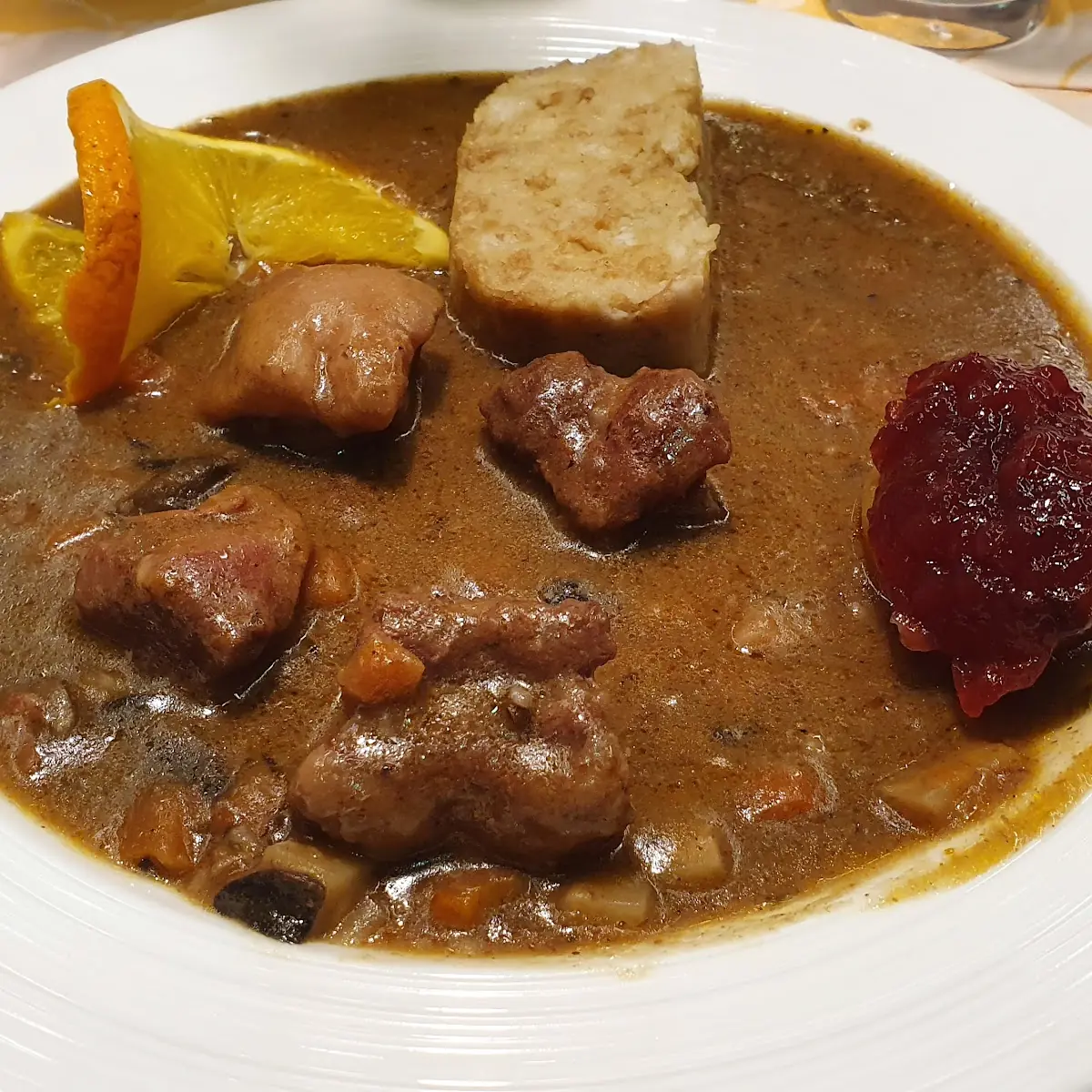 Hirschgulasch