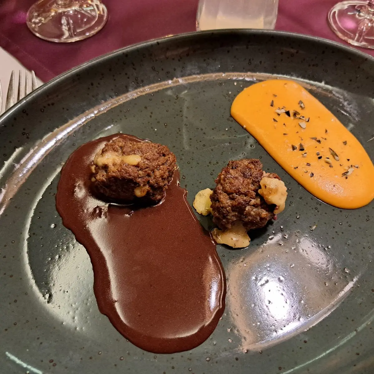 Wildknödel Mit Zweierlei Sauce