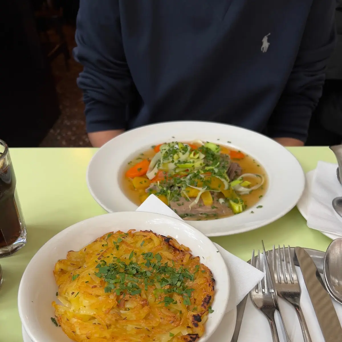 Apfelkren Und Rösti, Glacis Beisl