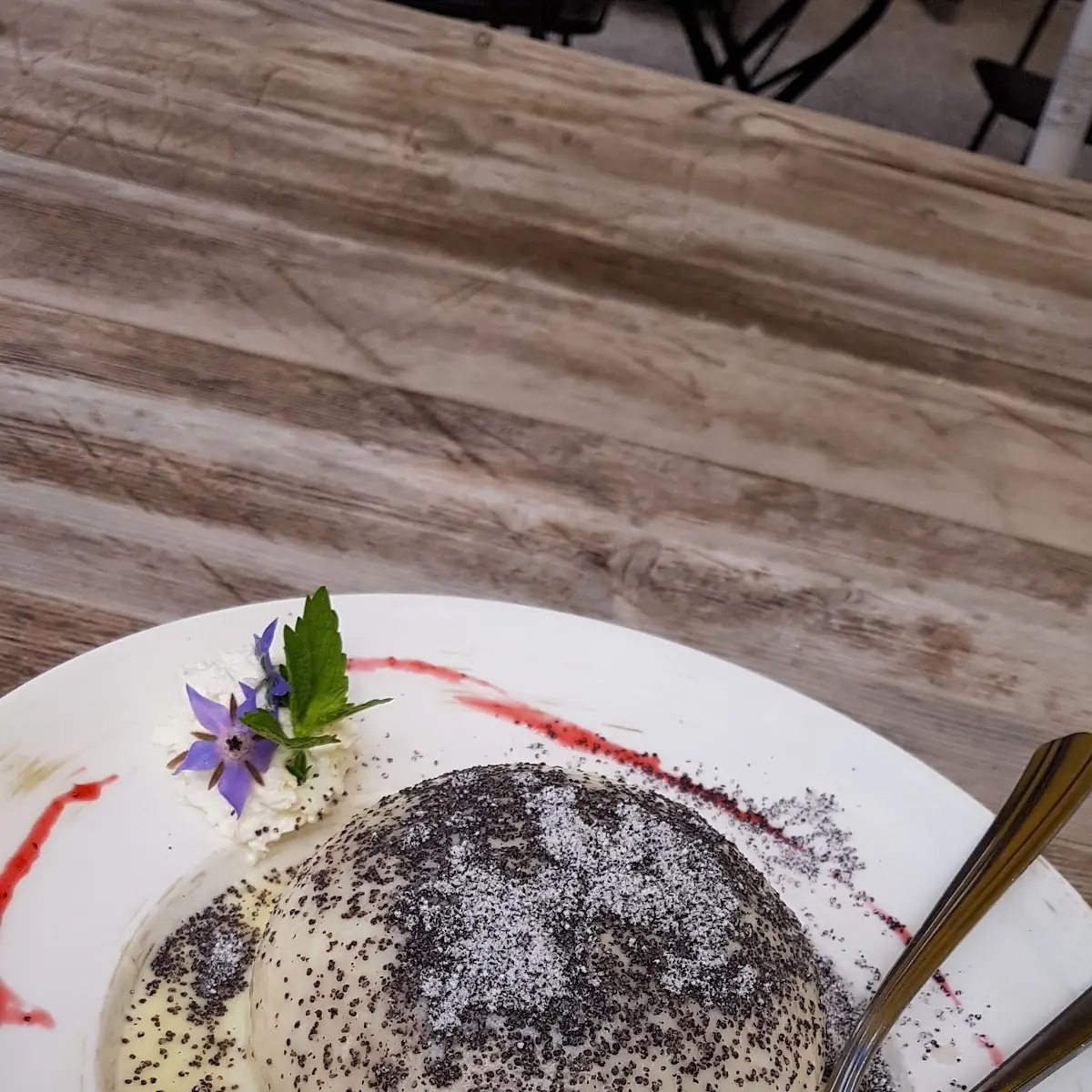 Germknödel Gefüllt Mit Pflaumenmus Mit Butter Und Mohn Bestreut