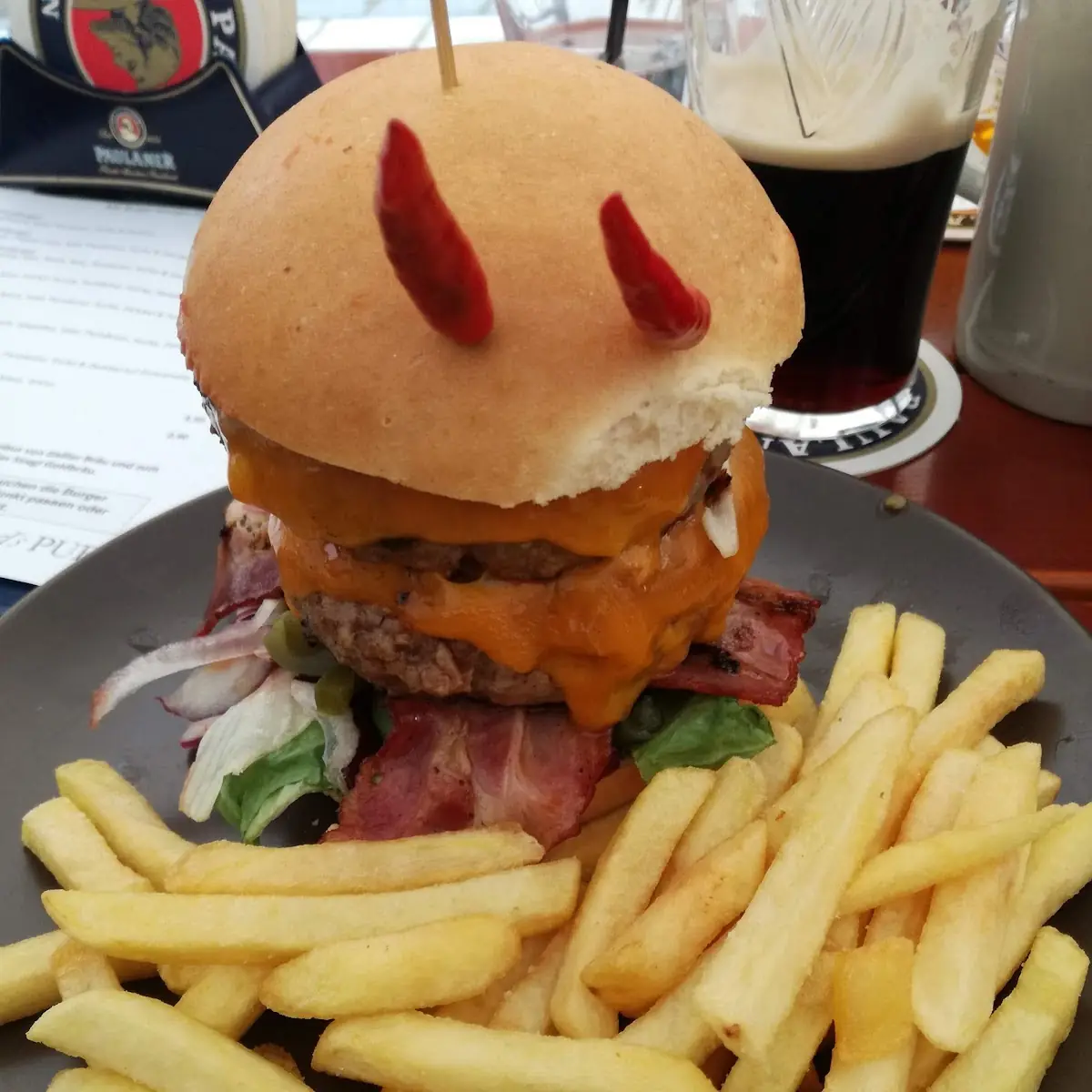 Hausburger Mit Pommes