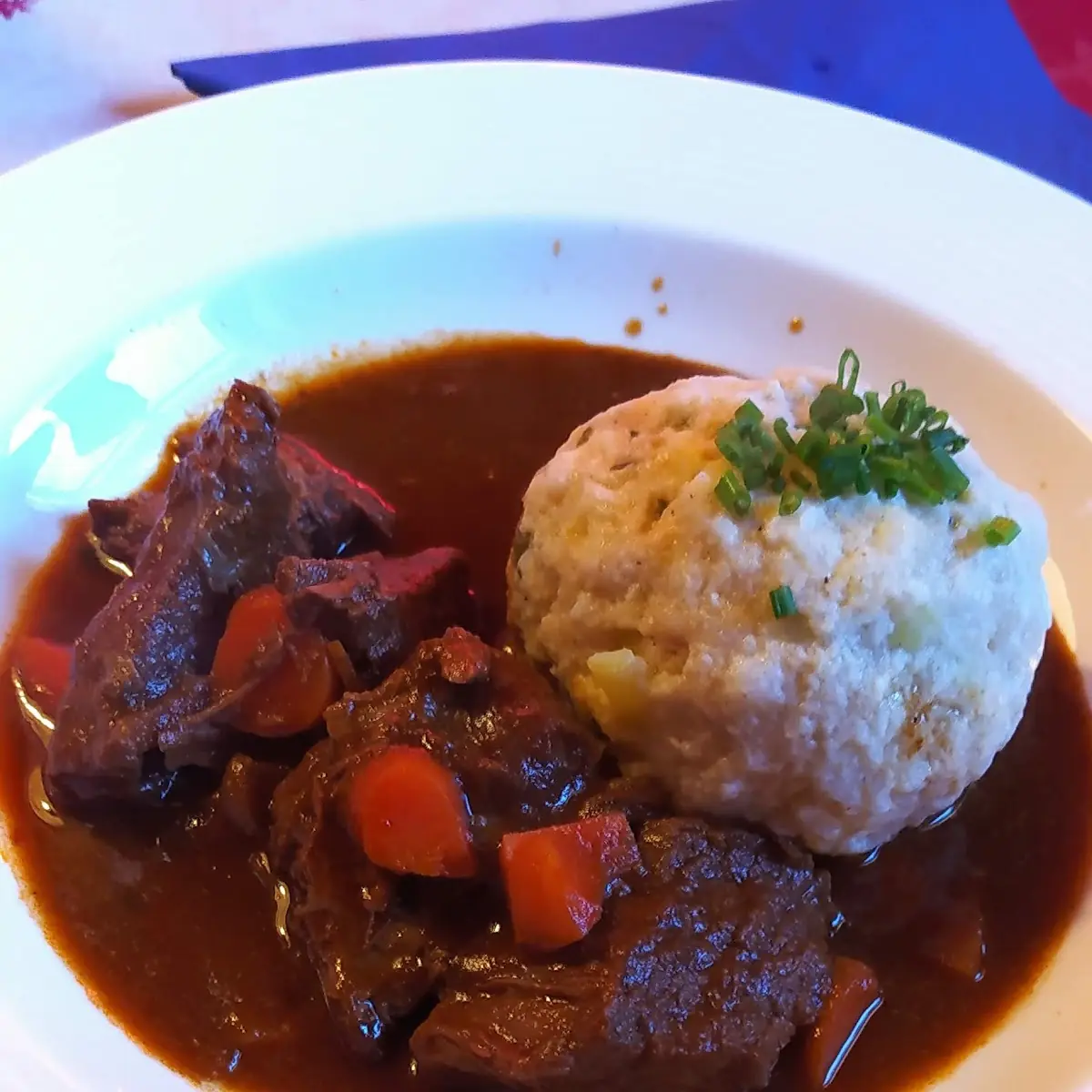 Rindsgulasch Mit Semmelknödel