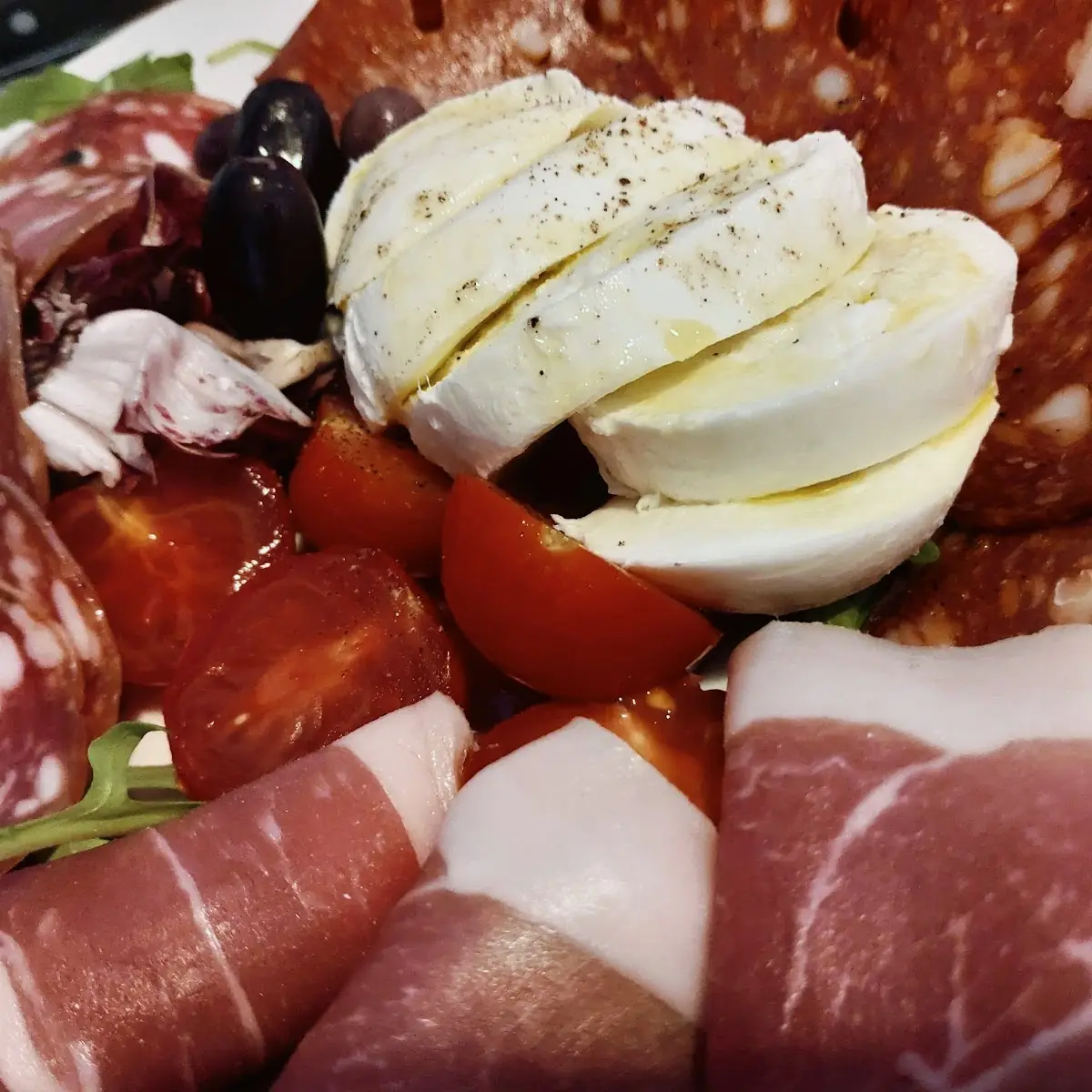Antipasto Misto Di Salumi E Formaggi AG