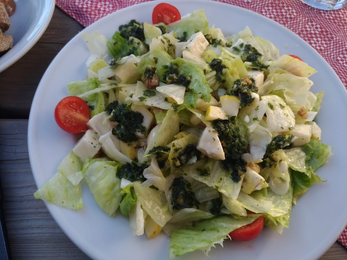 Schafskäse Mit Birne Und Nüssen