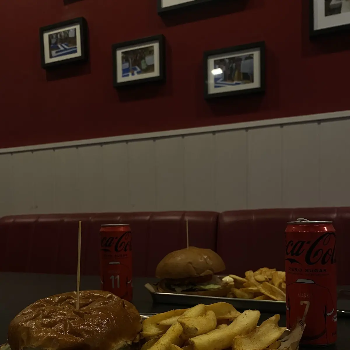 Cheeseburger & Chickenburger
