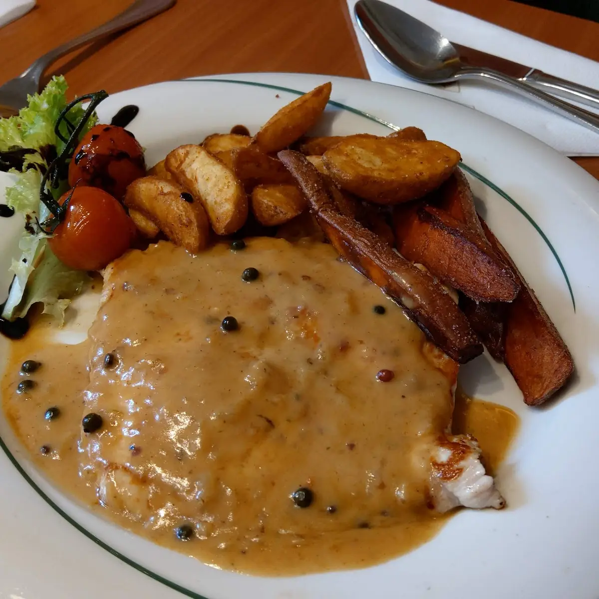 Pfefferrahmschnitzel Mit Wedges