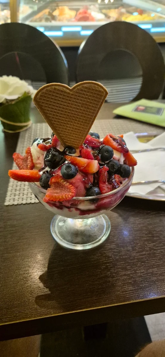 Fruchteisbecher
