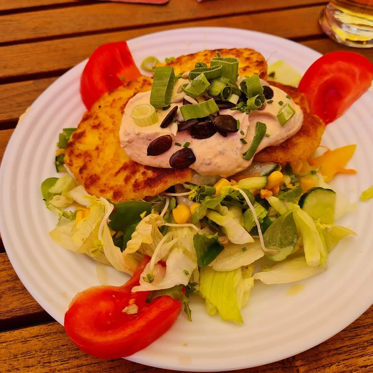 Kartoffelgratin Mit Salat Und Dip