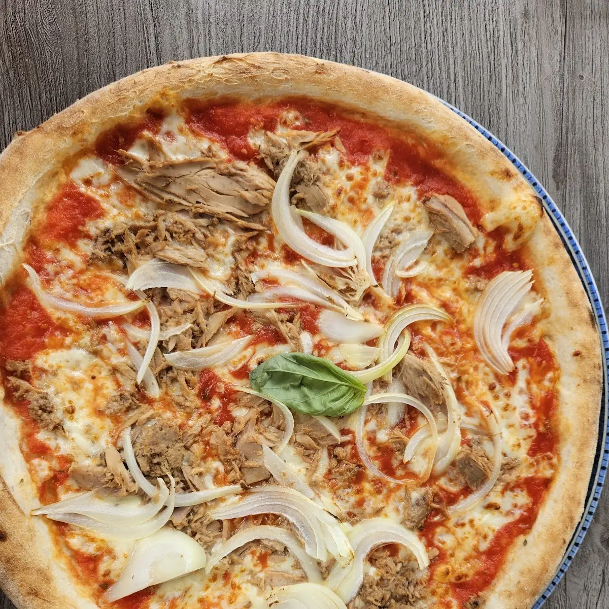 Pizza Tonno