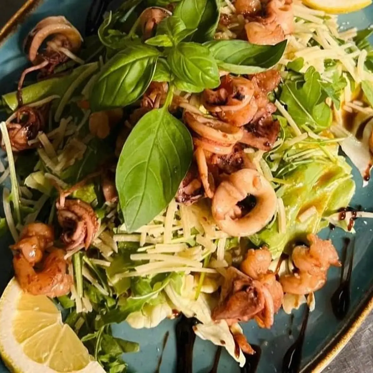 Calamari & Shrimps Blattsalat