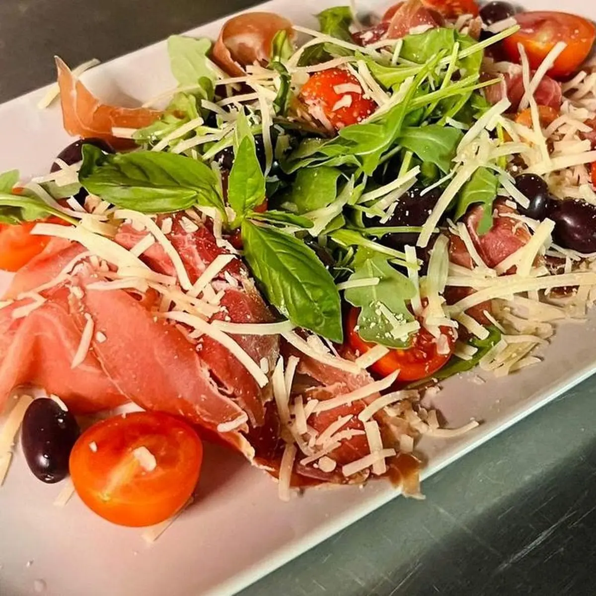 Rucola Mit Tomaten Und Parmesan