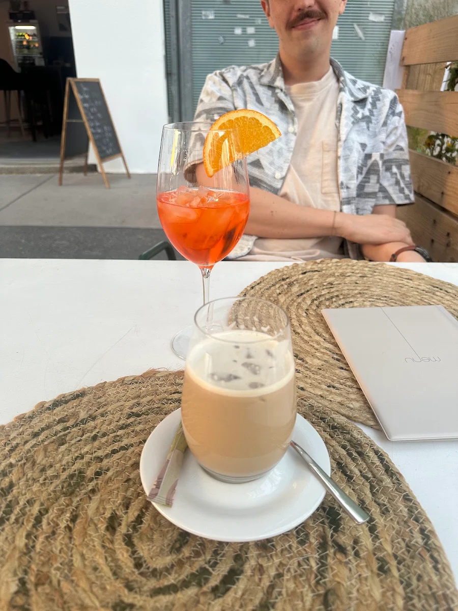 Aperol Spritz Und Geeister Kaffee