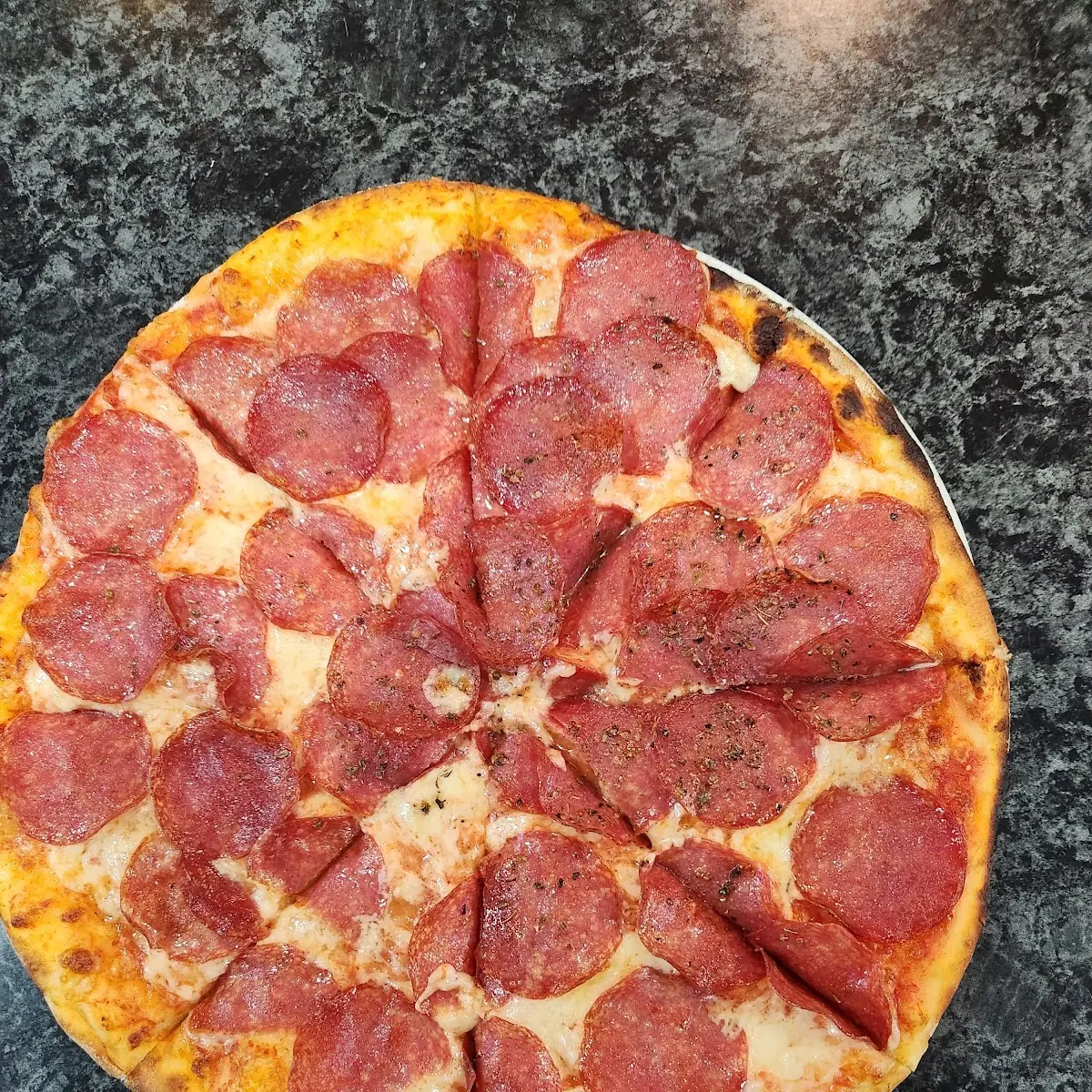 Pizza Salami-capri