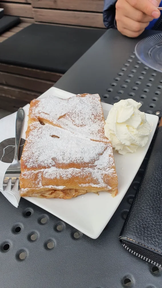 Apfelstrudel