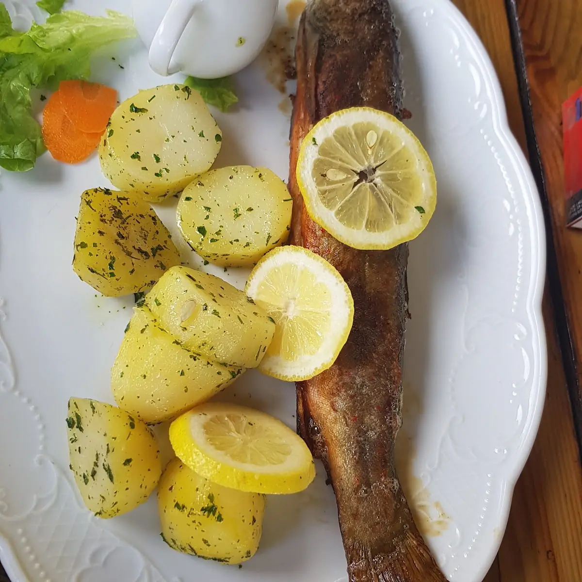 Gebratener Saibling Mit Petersielien Kartoffeln