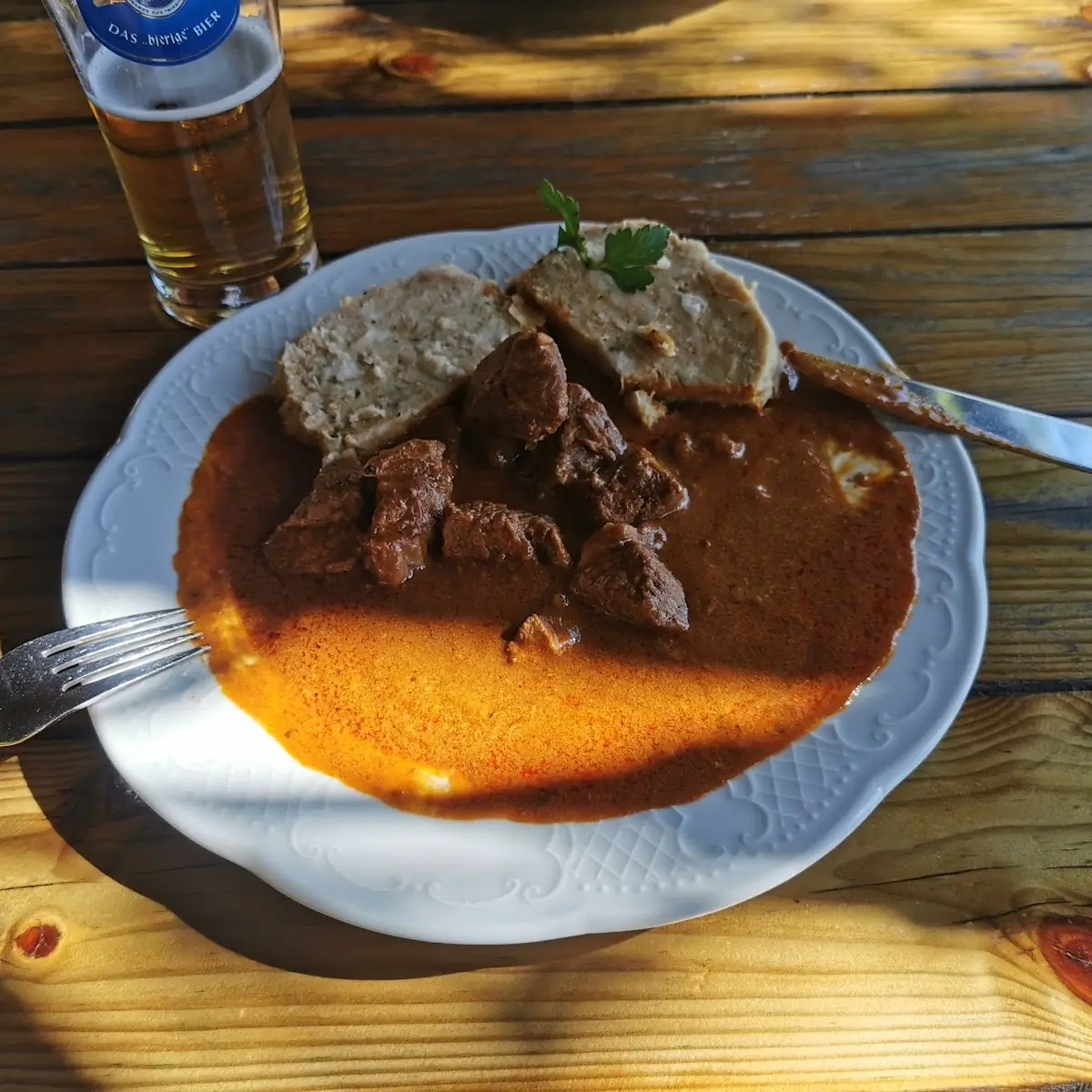 Hausgemachte Gulaschsuppe