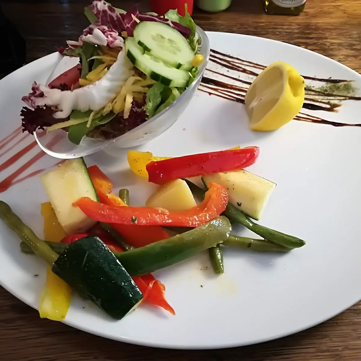 Gemüsebeilage Mit Salat